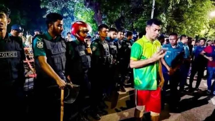 জার্সি পরেই যমুনার সামনে দায়িত্বে রমনার ডিসি মাসুদ আলম