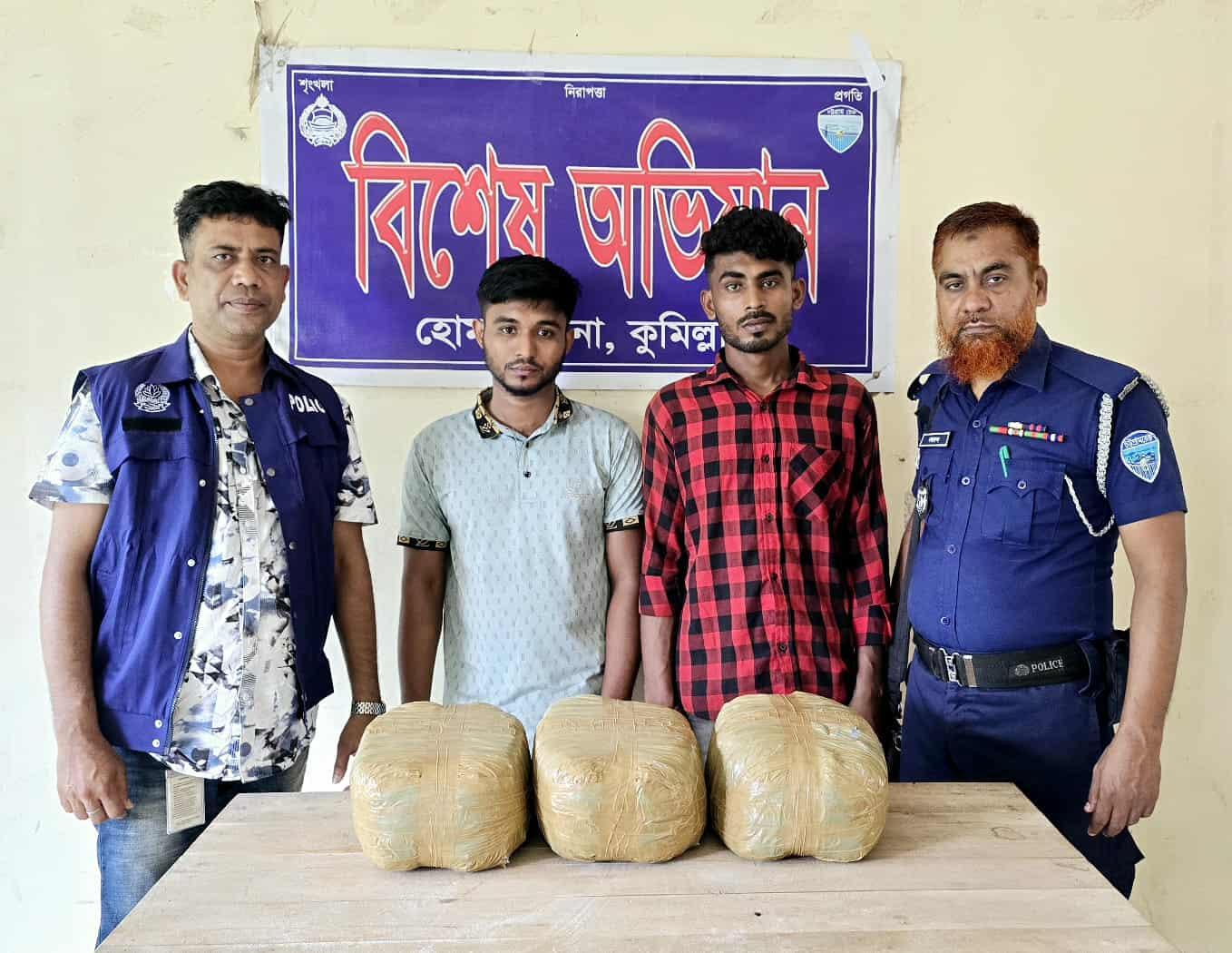 হোমনায় ৯ কেজি গাঁজা ও প্রাইভেটকার সহ মাদক কারবারি আটক