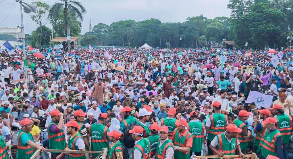 জামায়াতের সমাবেশের পূর্বেই সোহরাওয়ার্দী উদ্যানে জনসমুদ্র