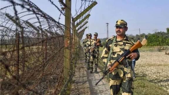 সীমান্তে ১৫ বাংলাদেশিকে হস্তান্তর করলো বিএসএফ