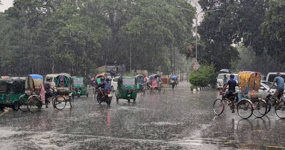 ঢাকায় ভ্যাপসা গরম, বৃষ্টি নিয়ে যে বার্তা দিল আবহাওয়া অফিস