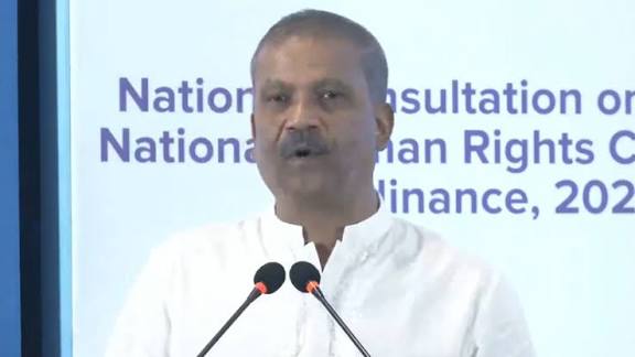 উপদেষ্টা হিসেবে আমাদের সেফ এক্সিটের দরকার নেই: আসিফ নজরুল