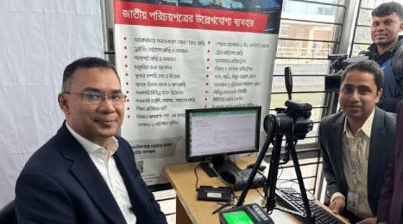 ভোটার হওয়ার আনুষ্ঠানিকতা শেষ করলেন তারেক রহমান