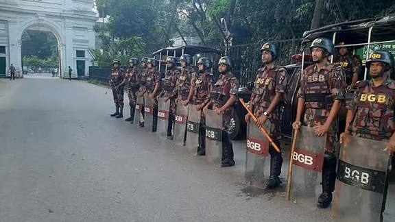 ১৫ সেনা কর্মকর্তাকে ট্রাইব্যুনালে আনা হয়েছে, নিরাপত্তা জোরদার