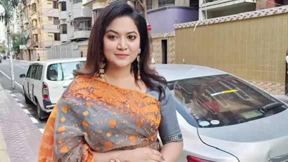 অভিনেত্রী ঊর্মিলাসহ ৩ জনের সম্পদের হিসাব চায় দুদক