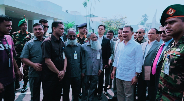 মায়ের পুরোনো কর্মচারীকে প্রধানমন্ত্রী ডেকে বললেন, ‘তুই নূর না?’