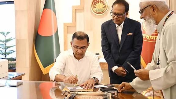 তেজগাঁও কার্যালয়ে প্রথমবার অফিস করছেন প্রধানমন্ত্রী তারেক রহমান