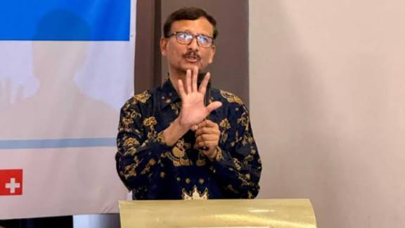ভিসা পেতে অনেক উপদেষ্টা আগেভাগেই কূটনৈতিক পাসপোর্ট সারেন্ডার করেছেন: পররাষ্ট্র উপদেষ্টা