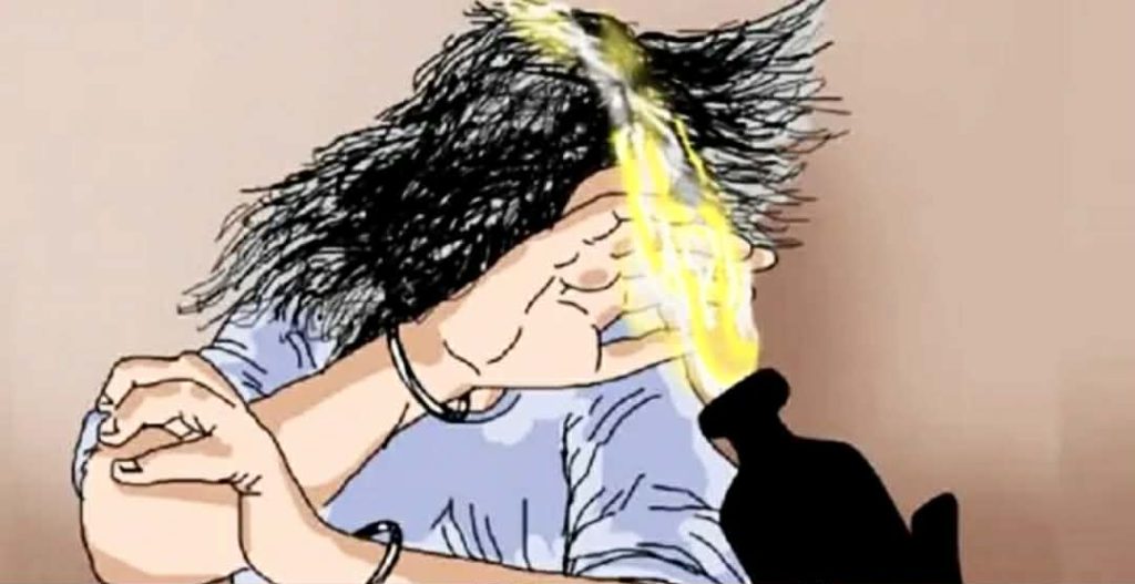গুরুদাসপুরে নাতনিকে নিক্ষেপ করা এসিডে নানী দগ্ধ