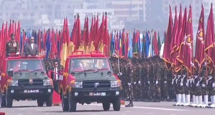 জাতীয় প্যারেড স্কয়ারে বর্ণাঢ্য কুচকাওয়াজ-ফ্লাইপাস্ট