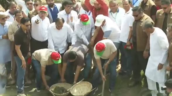 বাবার পদচিহ্ন ধরে হাঁটলেন তারেক রহমান