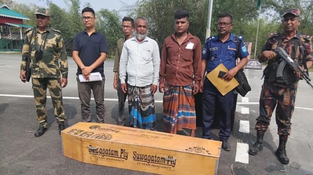 বিএসএফ ধরে নিয়ে গেলো জীবিত, ১০ মাস পর আজিজুর ফিরলেন লাশ হয়ে