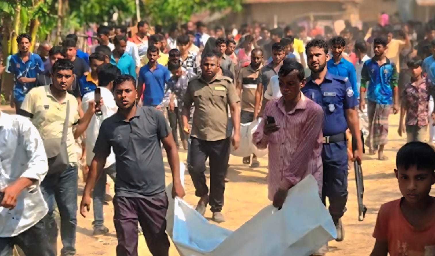 নিয়ামতপুরে একই পরিবারের ৪ জনকে হত্যার ঘটনায় ডিবির অভিযান, আটক একাধিক