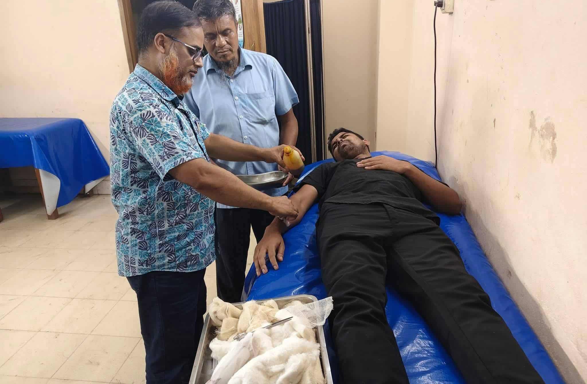 হোমনায় মাদকবিরোধী সংবাদ প্রকাশের জেরে  সাংবাদিকের উপর ছাত্রলীগ নেতার হামলা