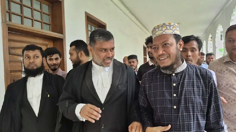 সিরাজগঞ্জে ২ মামলায় জামিন পেলেন মুফতি আমির হামজা এমপি