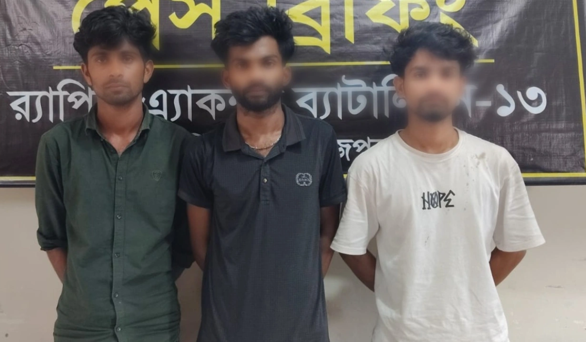 অনলাইন জুয়ার সরঞ্জামসহ গ্রেপ্তার ৪
