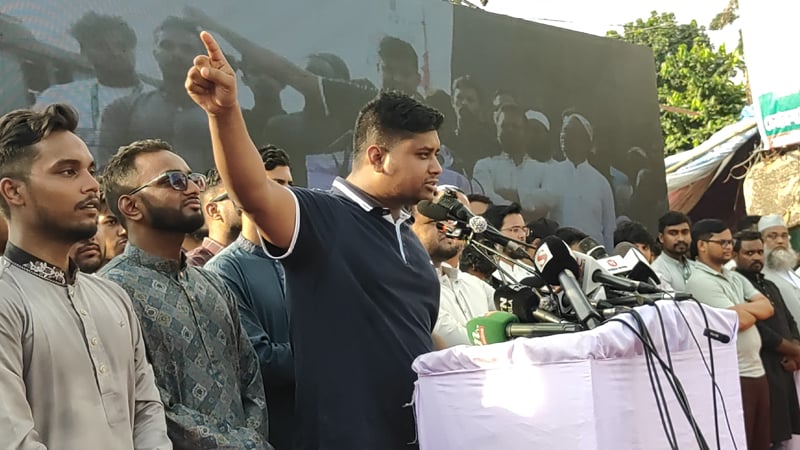 এই ফার্মের মুরগিরা রাস্তায় এসেছে বলেই আজ আপনি শিক্ষামন্ত্রী: হাসনাত