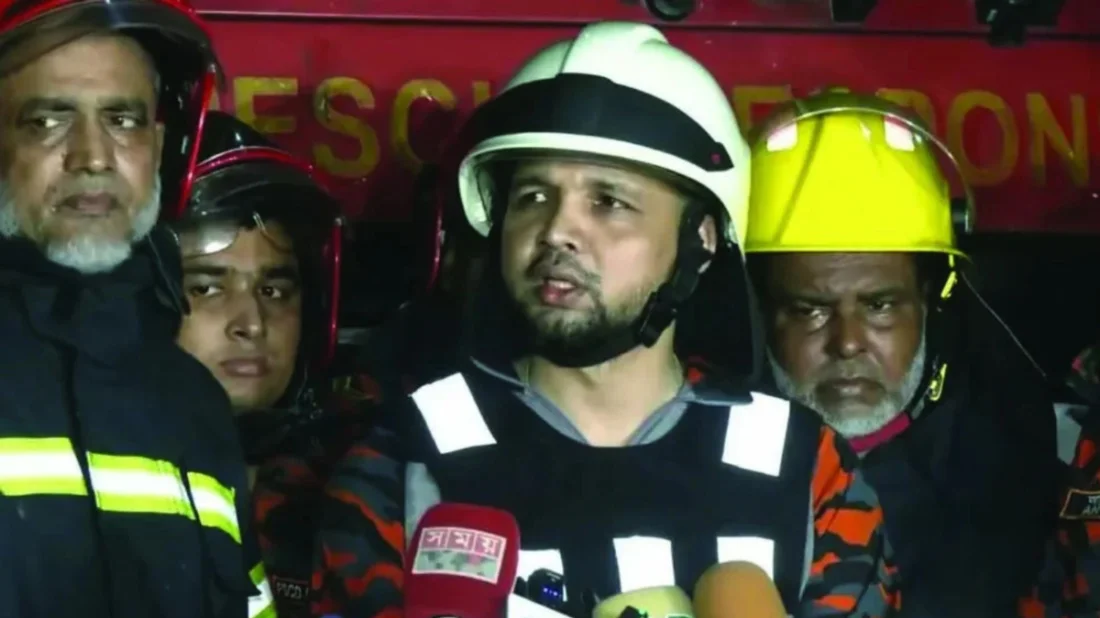 ১২ ঘণ্টা পর নিয়ন্ত্রণে চকবাজারে গোডাউনে লাগা আগুন