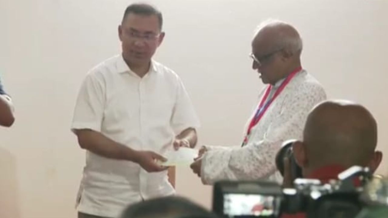 রাজশাহীতে ধর্মসভা মন্দিরে ১০ লাখ টাকা অনুদান দিলেন প্রধানমন্ত্রী